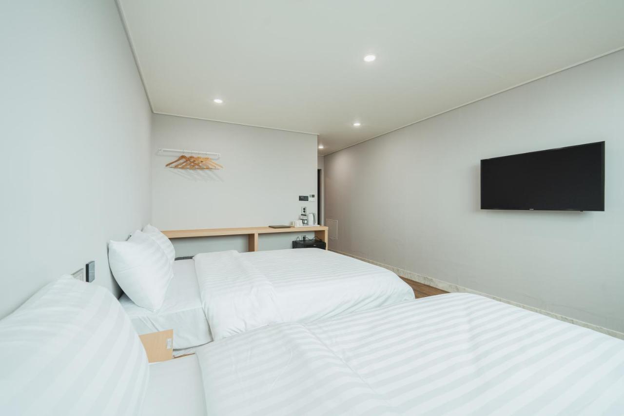 Aroomi Hotel Hyupjae Jeju Dış mekan fotoğraf